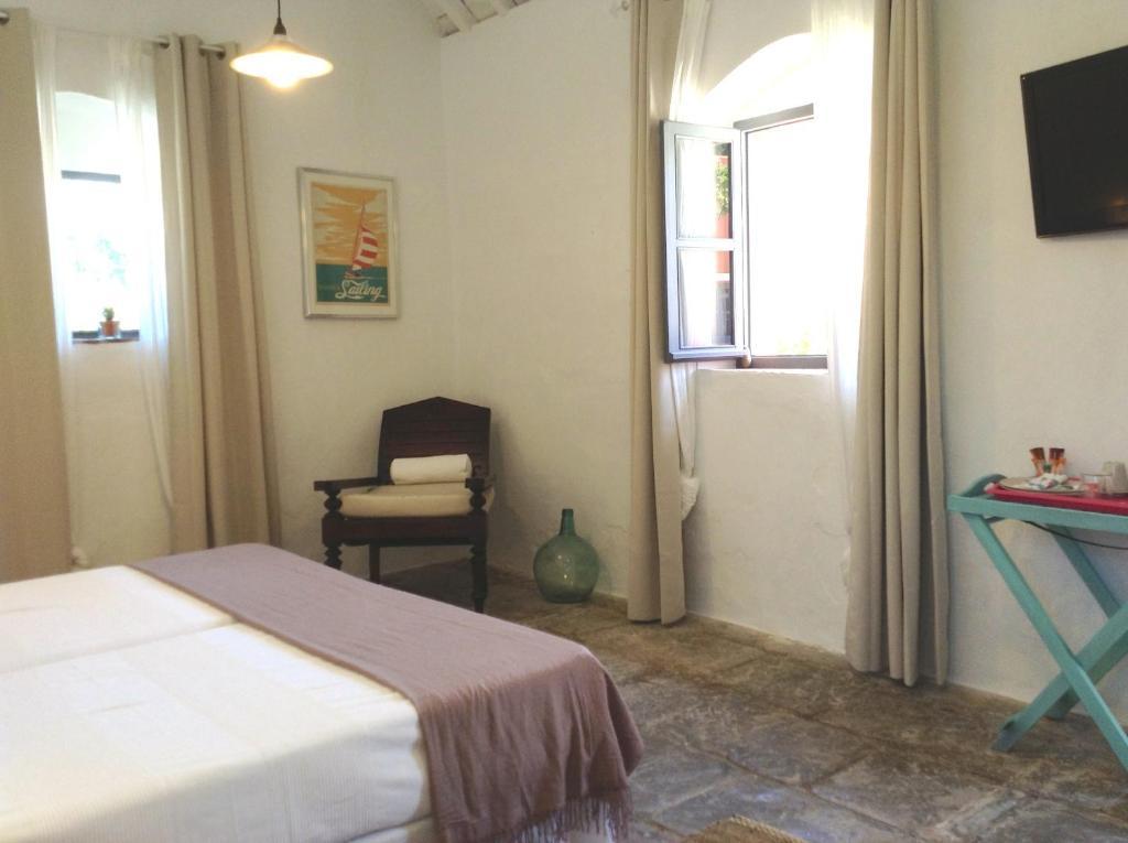 Cortijo El Pozuelo Guest House Tarifa Ruang foto